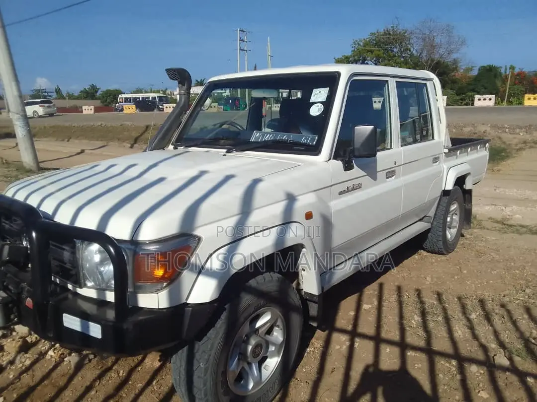 Toyota Land Cruiser 2021 White
