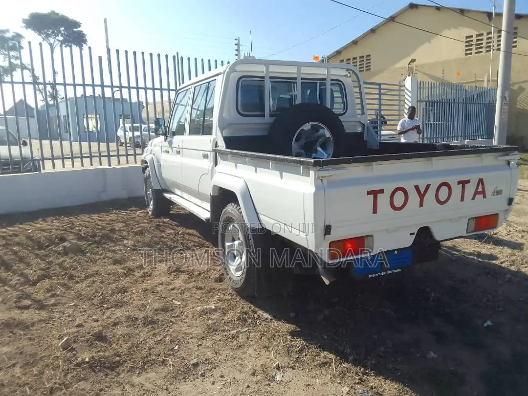 Toyota Land Cruiser 2021 White