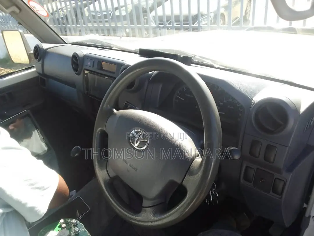 Toyota Land Cruiser 2021 White