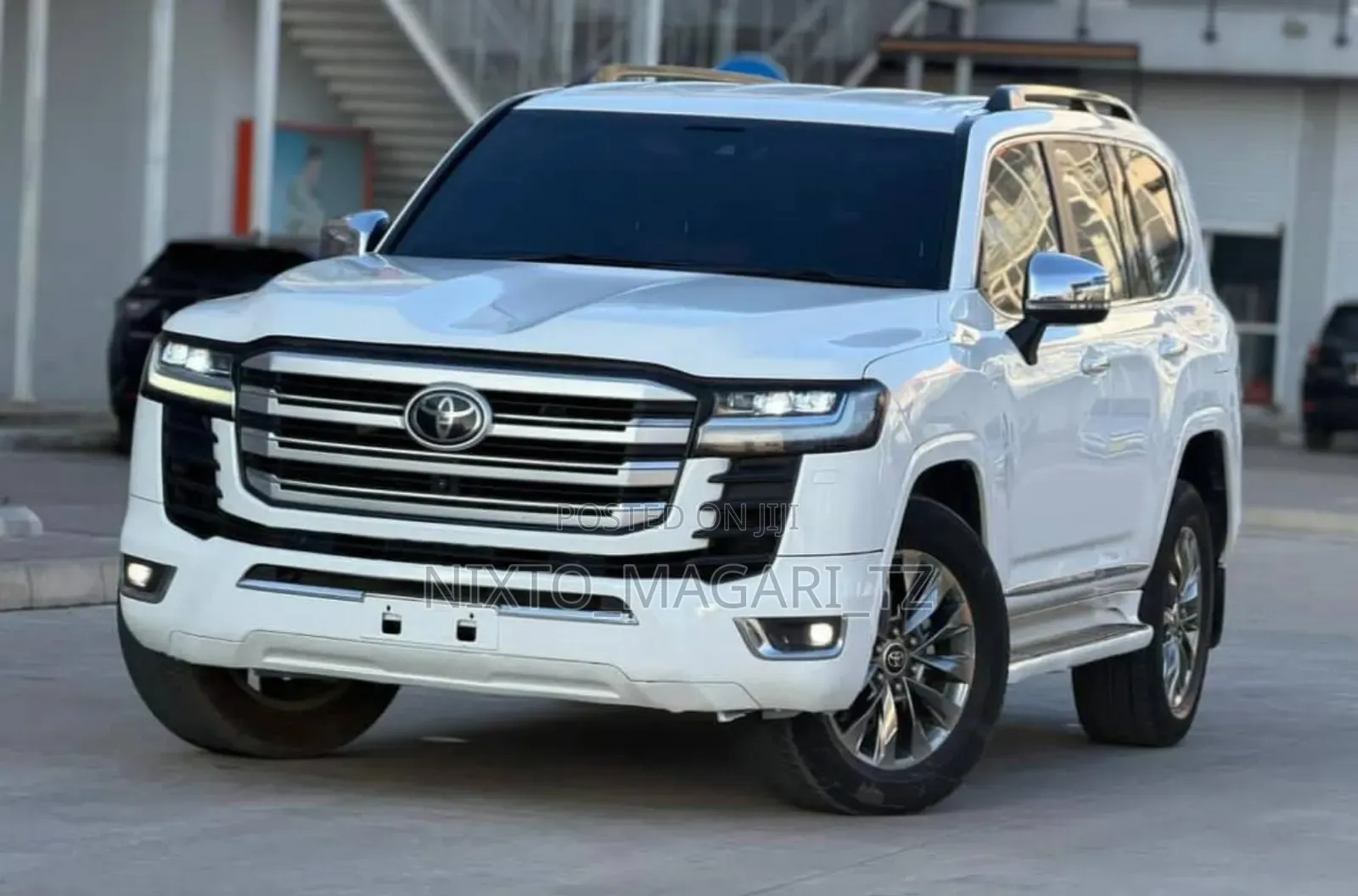 Toyota Land Cruiser LC300 2023 White