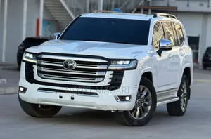 Toyota Land Cruiser LC300 2023 White