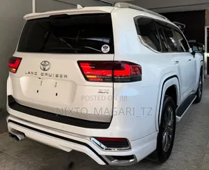 Toyota Land Cruiser LC300 2023 White