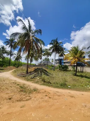 Kiwanja Kinauzwa Madale Mivumoni