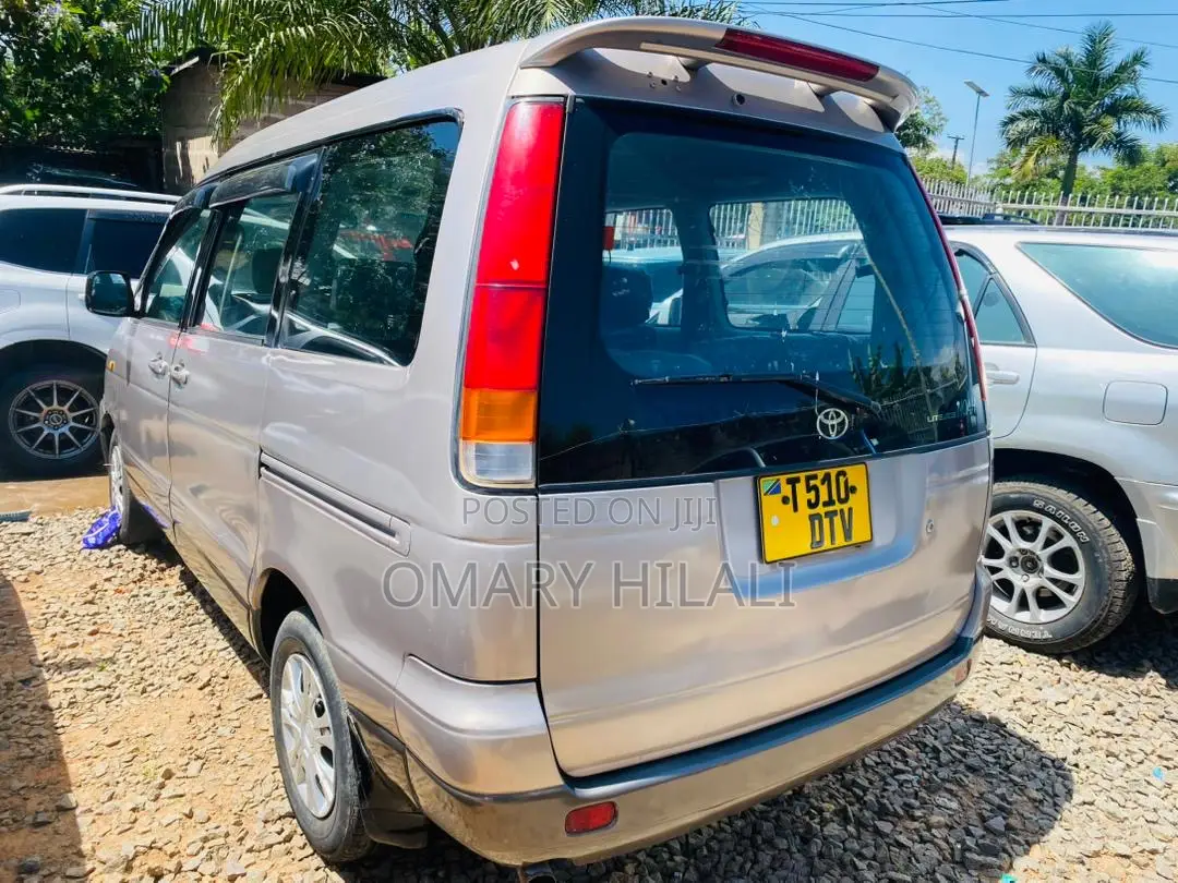 Toyota Noah 2003 Gray