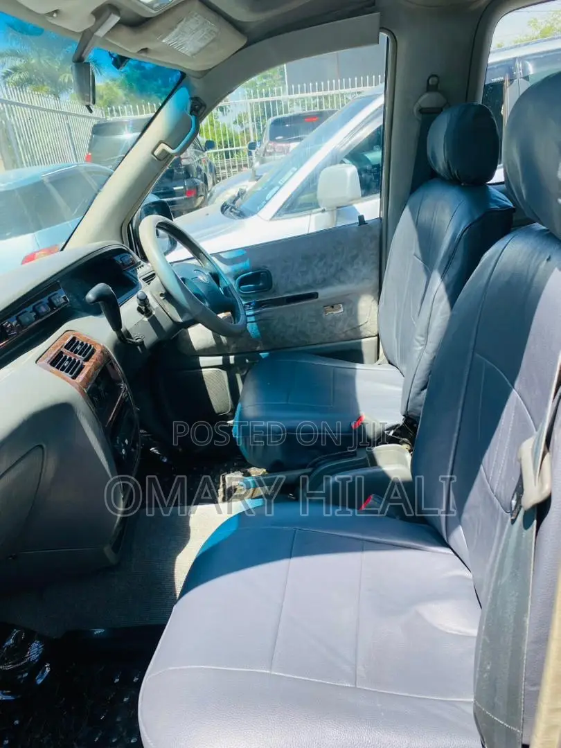 Toyota Noah 2003 Gray