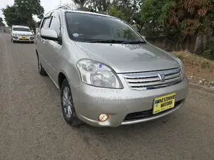 Toyota Raum 2006 Gold