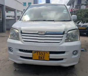 Toyota Noah 2004 White