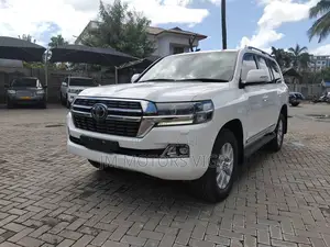 Toyota Land Cruiser 2017 White
