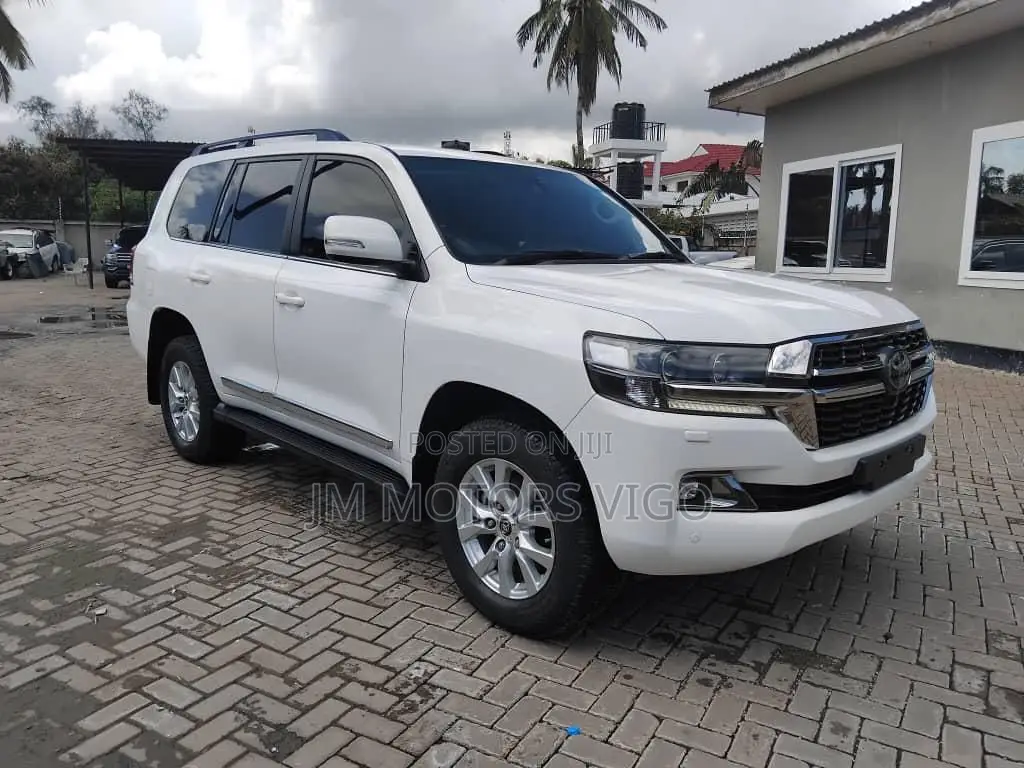 Toyota Land Cruiser 2017 White