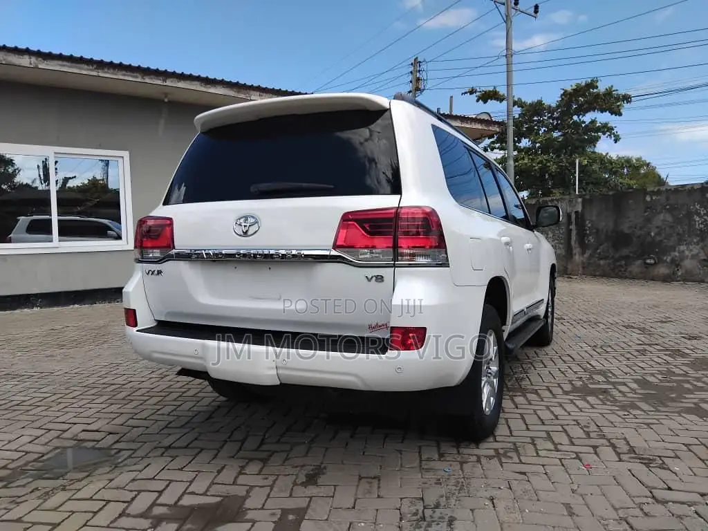 Toyota Land Cruiser 2017 White
