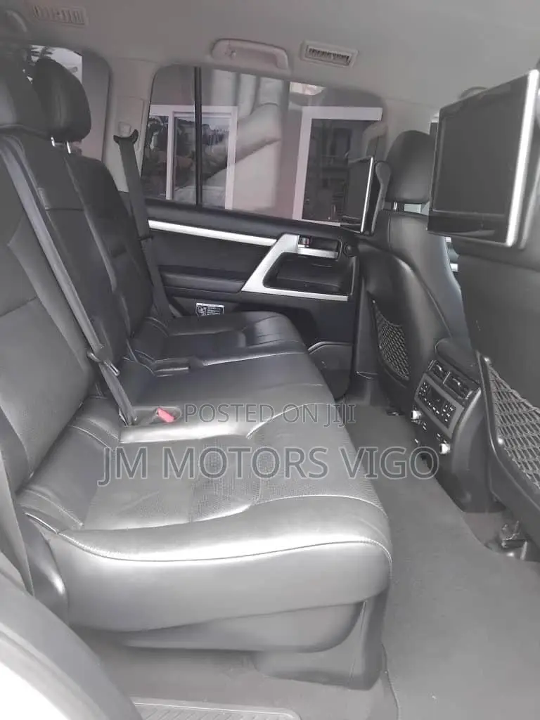 Toyota Land Cruiser 2017 White