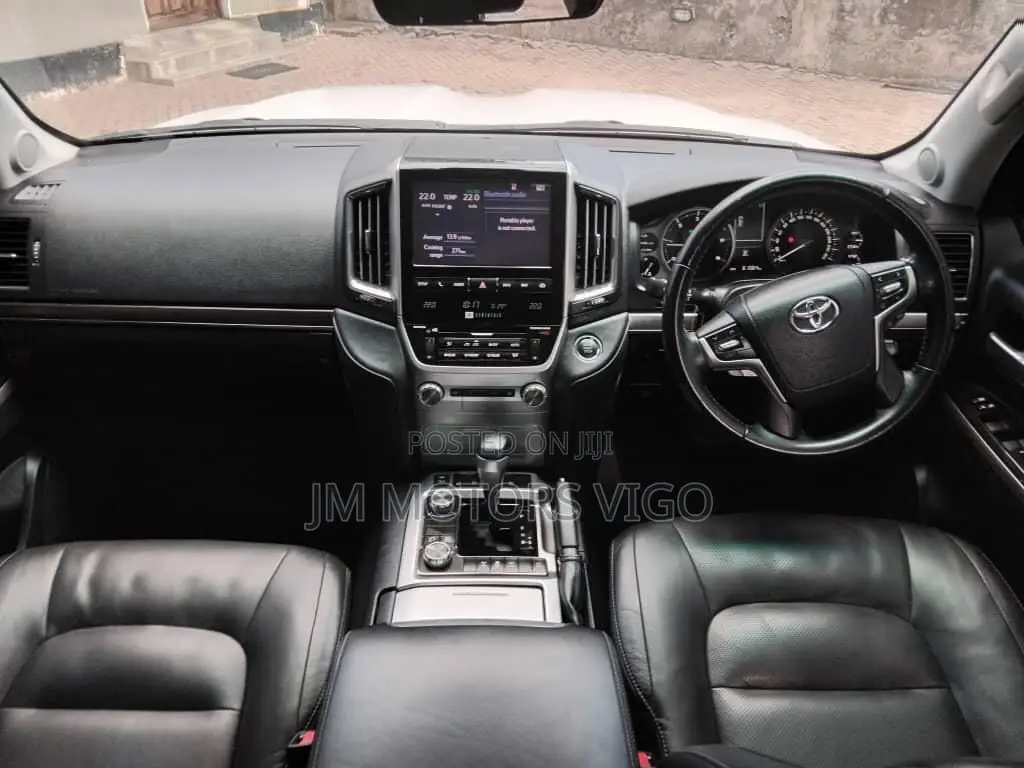 Toyota Land Cruiser 2017 White