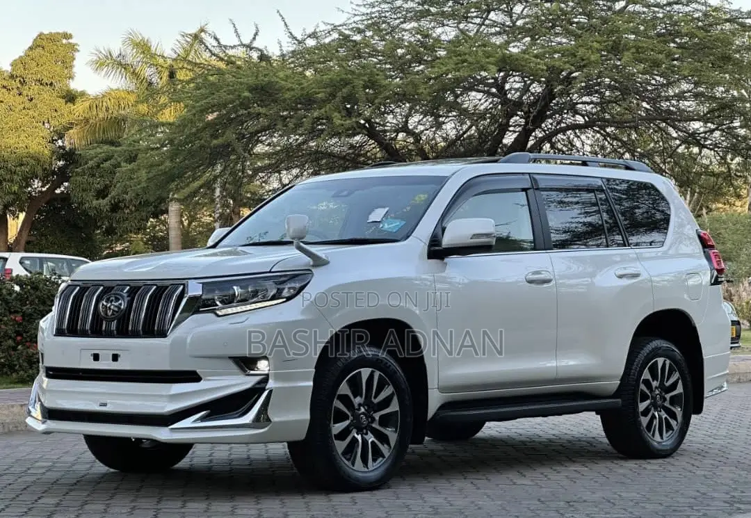 Toyota Land Cruiser Prado 2023 White