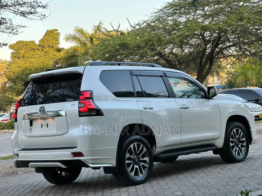 Toyota Land Cruiser Prado 2023 White