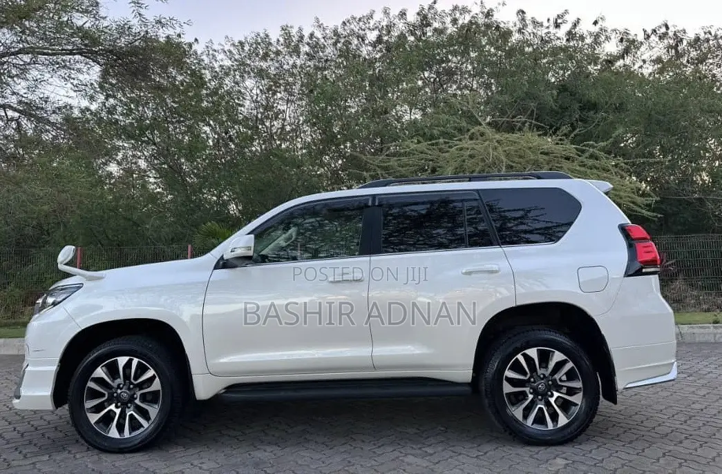 Toyota Land Cruiser Prado 2023 White