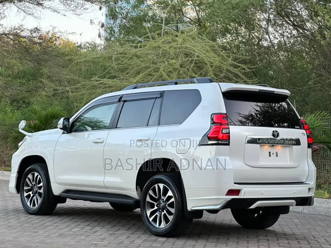 Toyota Land Cruiser Prado 2023 White