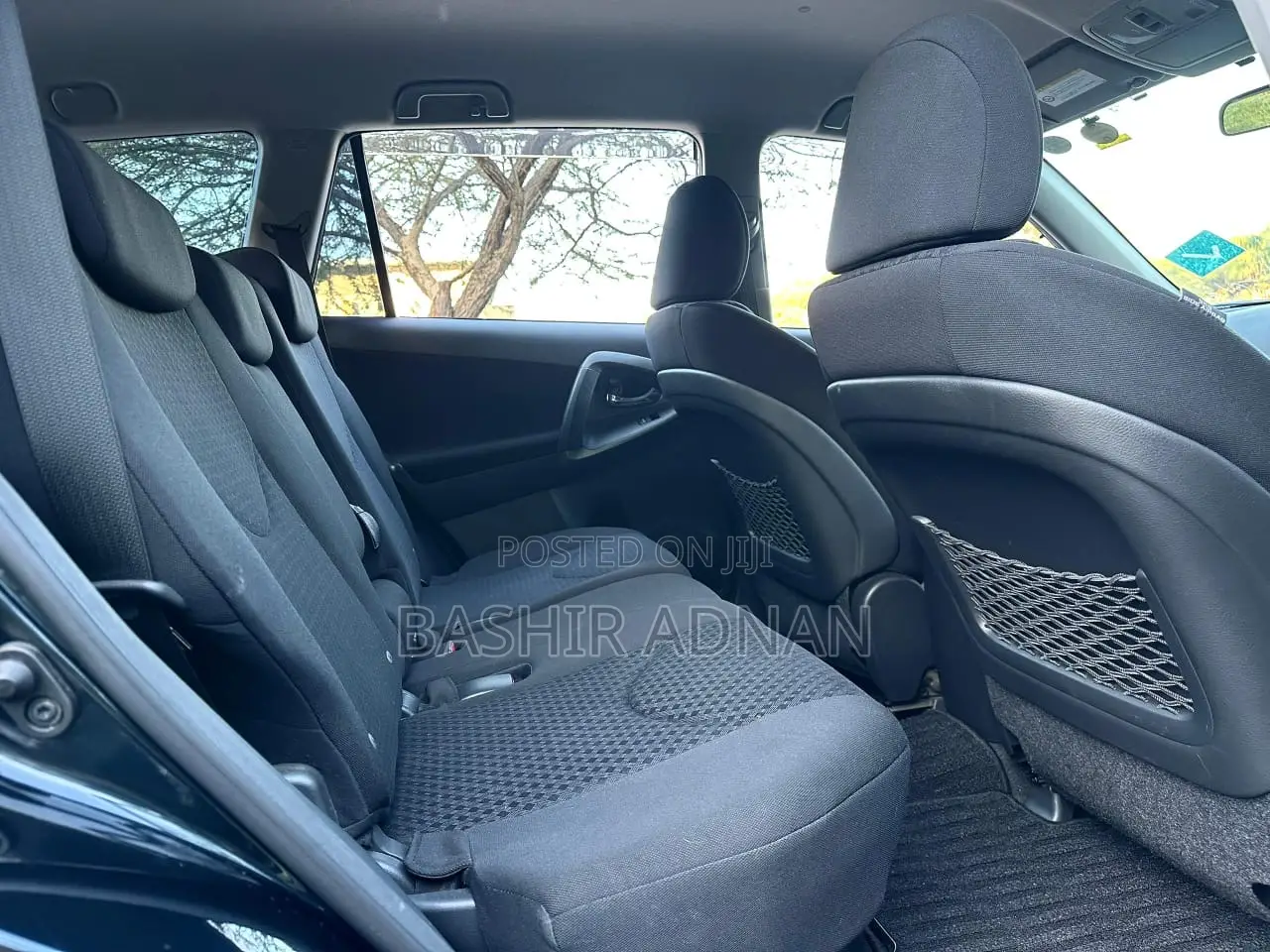 Toyota Vanguard 2010 Blue