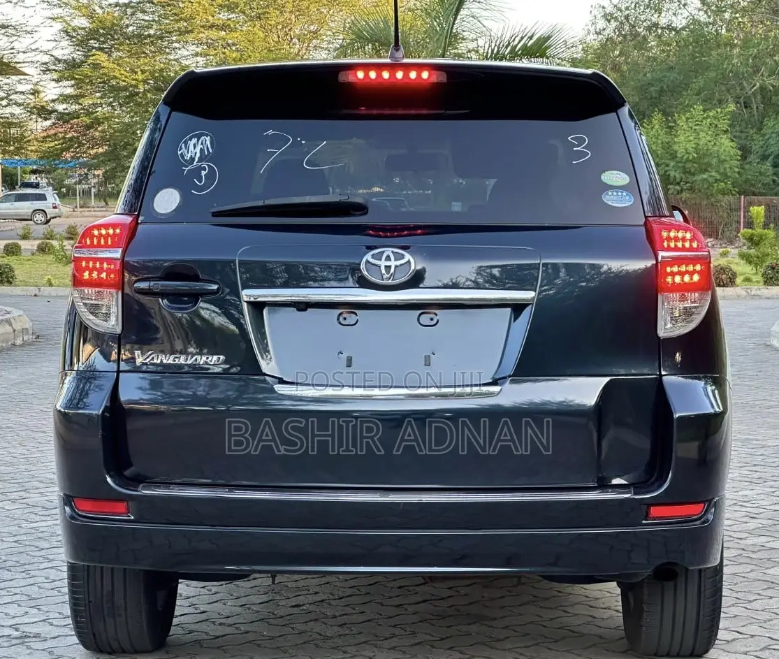 Toyota Vanguard 2010 Blue