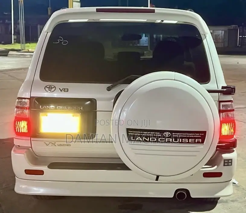 Toyota Land Cruiser 2006 White