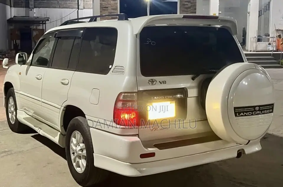 Toyota Land Cruiser 2006 White