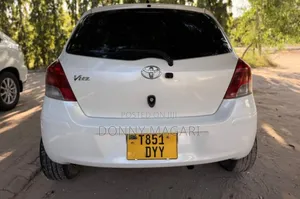 Toyota Vitz 2005 White