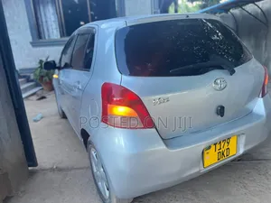 Toyota Vitz 2004 Silver