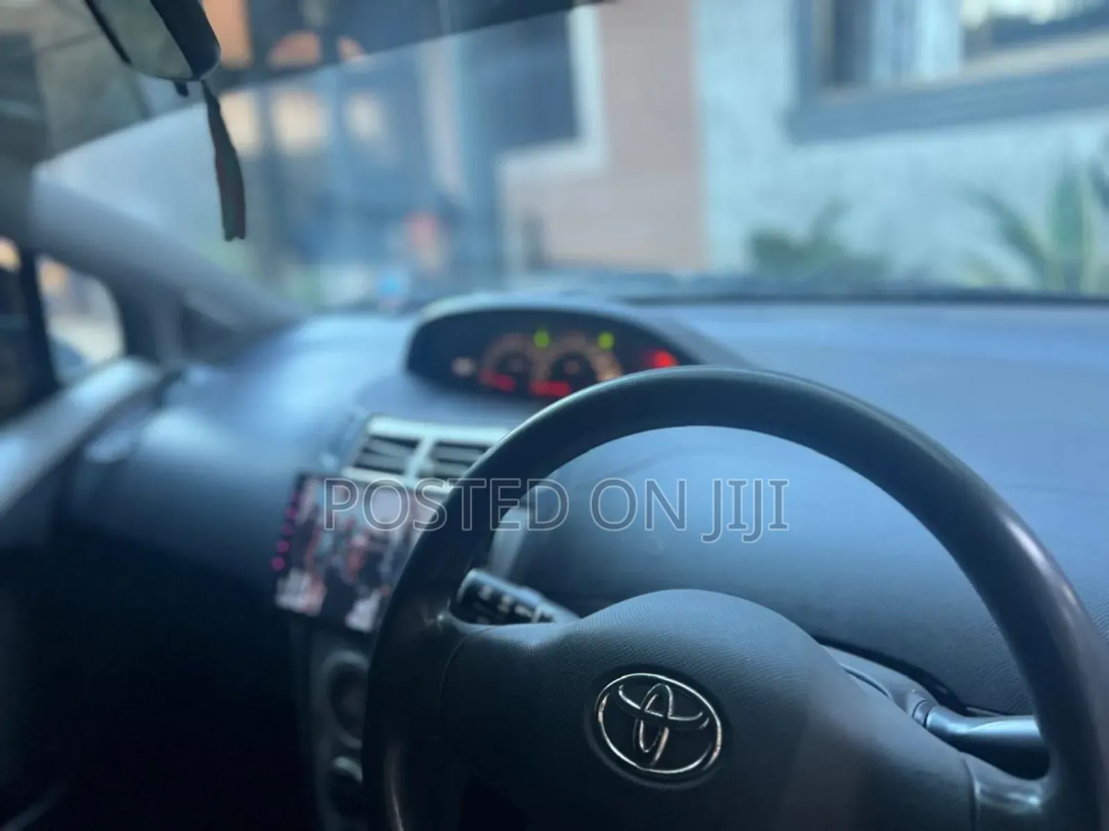 Toyota Vitz 2004 Silver