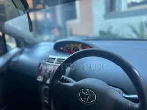 Toyota Vitz 2004 Silver