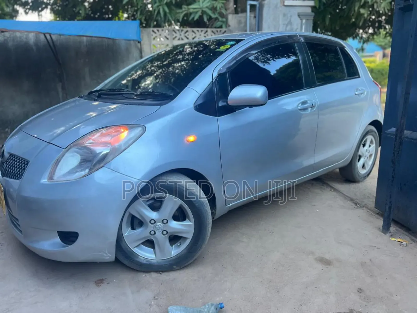 Toyota Vitz 2004 Silver