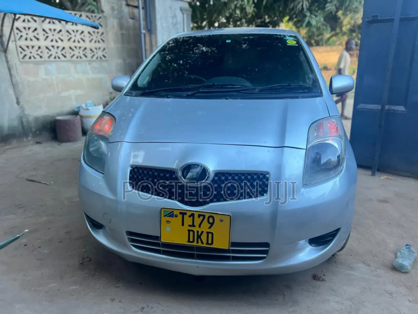 Toyota Vitz 2004 Silver