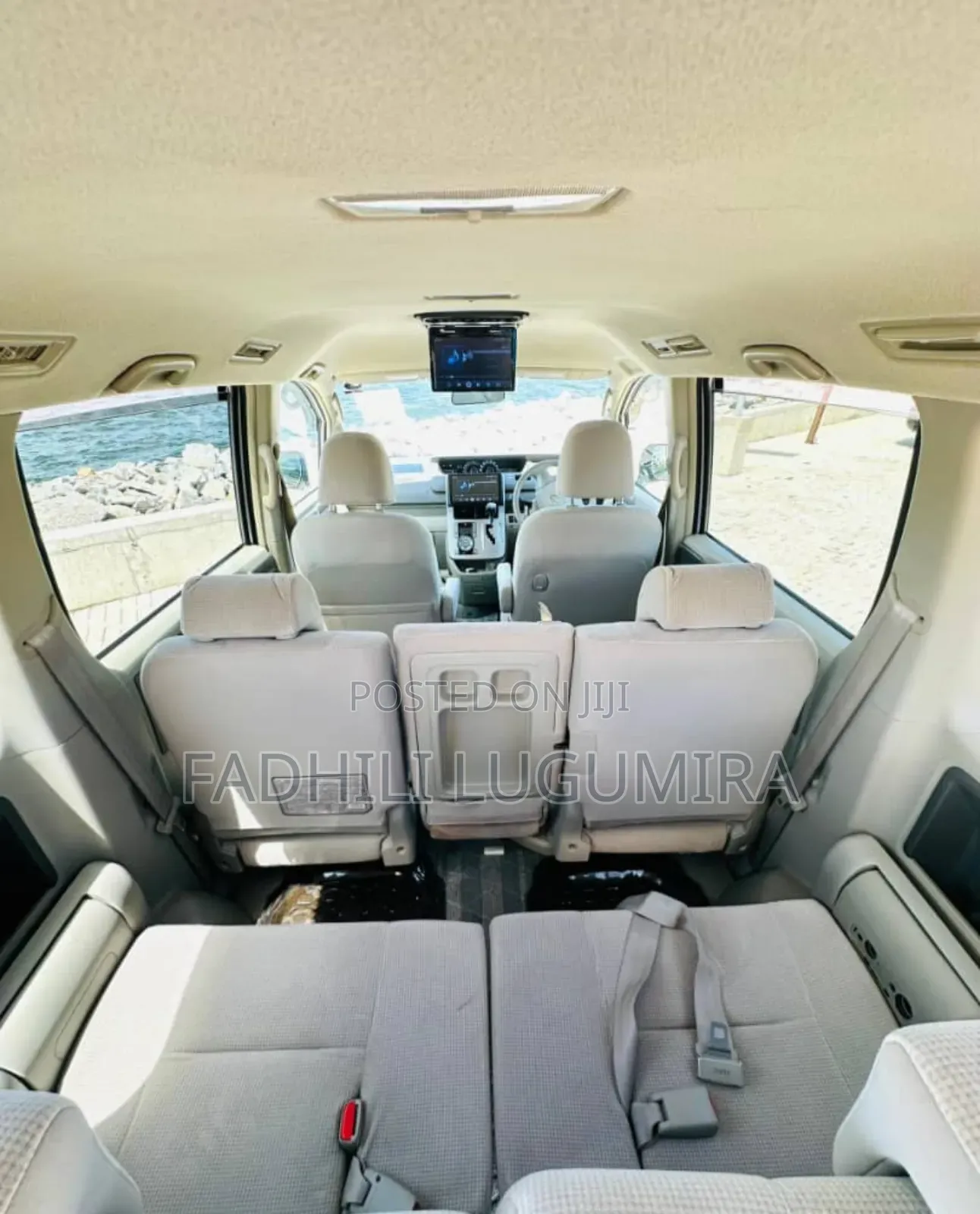 Toyota Noah 2010 Silver