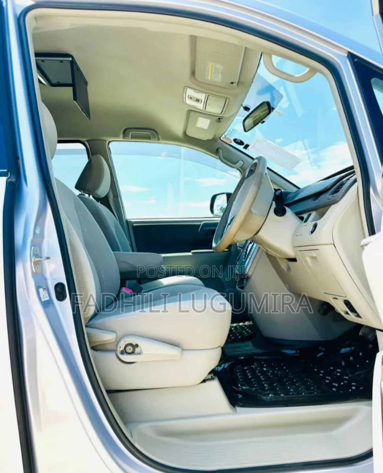 Toyota Noah 2010 Silver