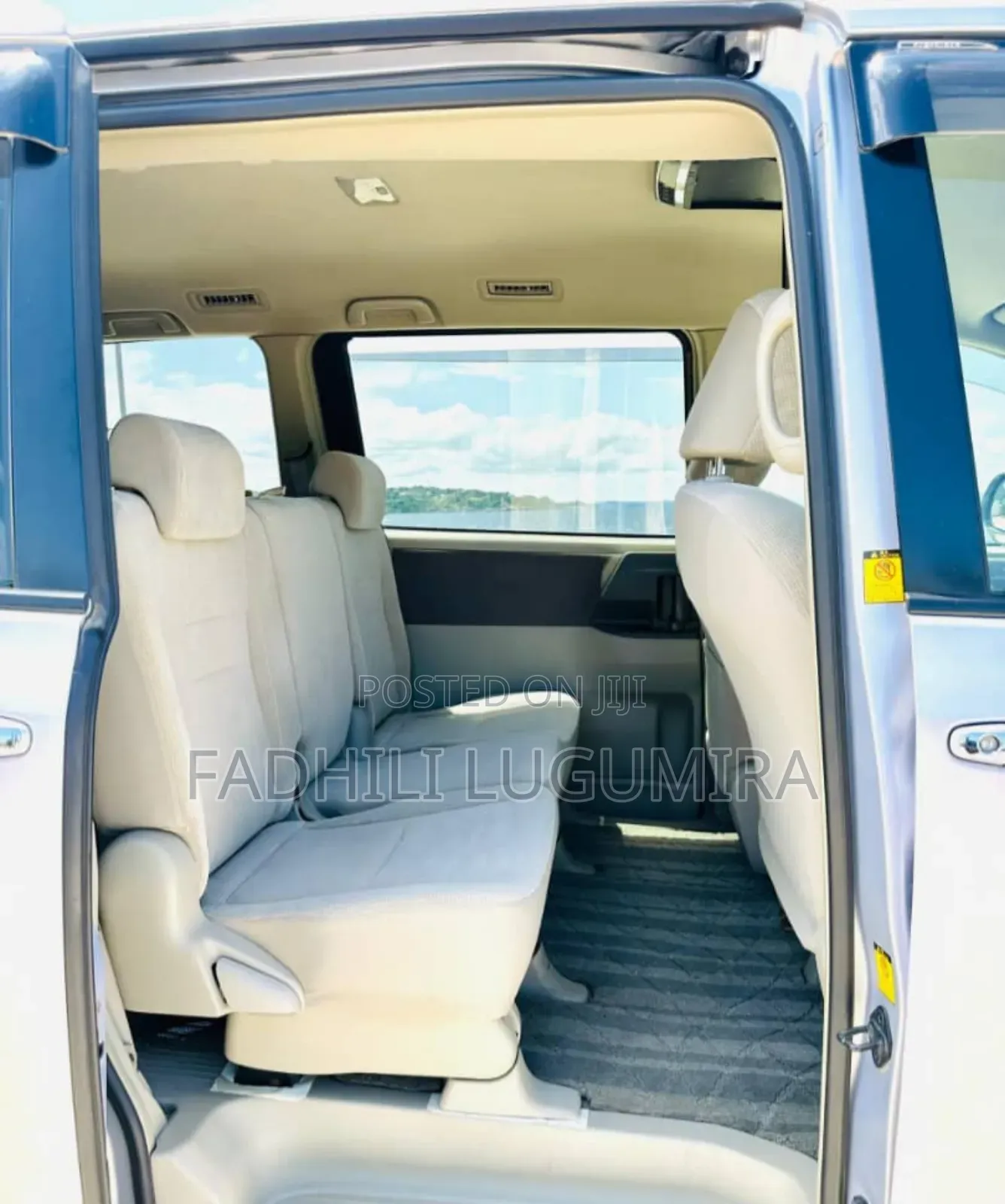 Toyota Noah 2010 Silver