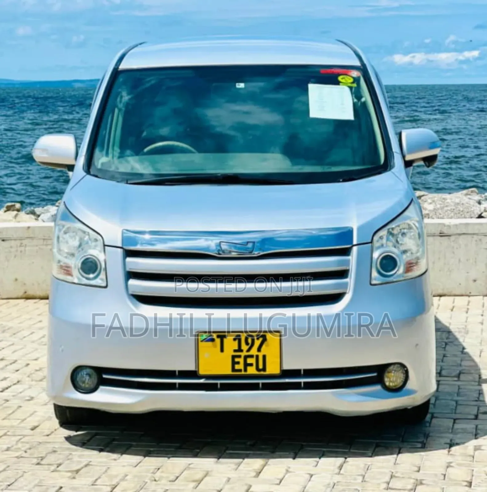 Toyota Noah 2010 Silver