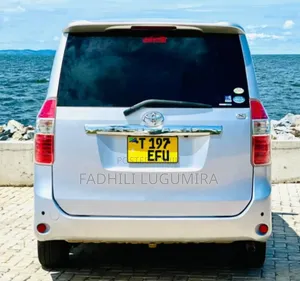 Toyota Noah 2010 Silver