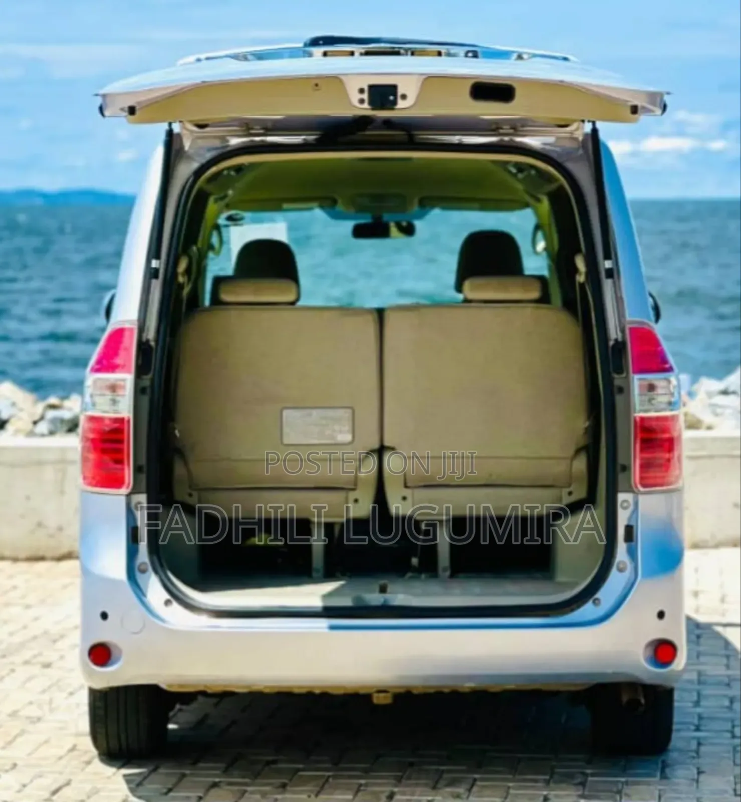Toyota Noah 2010 Silver