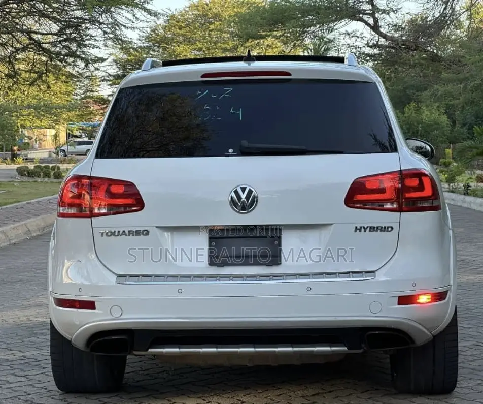 Volkswagen Touareg 2012 White