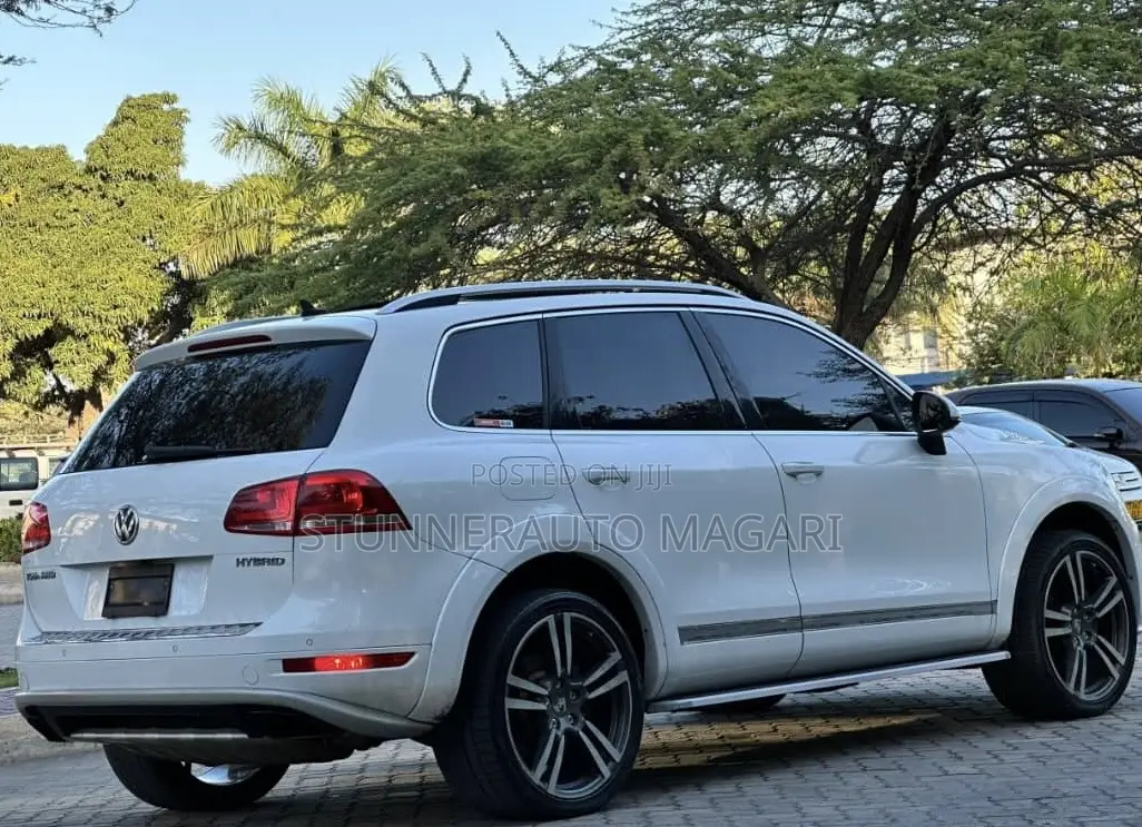 Volkswagen Touareg 2012 White