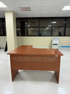 Office Table // Kubwa // Classic
