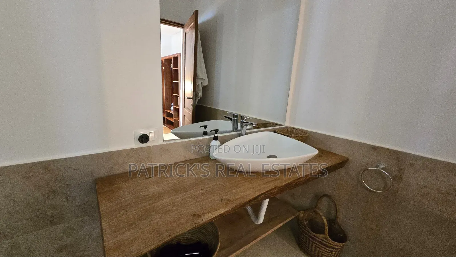 Furnished 2bdrm Villa in Patrick'S Real, Magharibi for sale