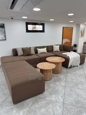 Sofa Set Ya Watu 7 Pamoja Na Coffee Table