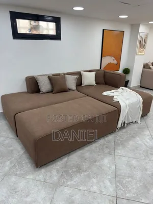 Sofa Set Ya Watu 7 Pamoja Na Coffee Table