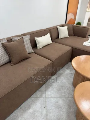 Sofa Set Ya Watu 7 Pamoja Na Coffee Table
