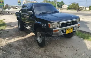 Toyota Hilux 2010 Black