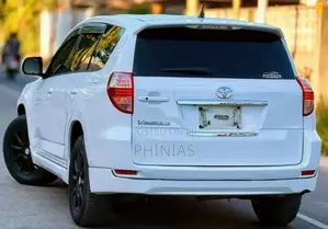 Toyota Vanguard 2010 White