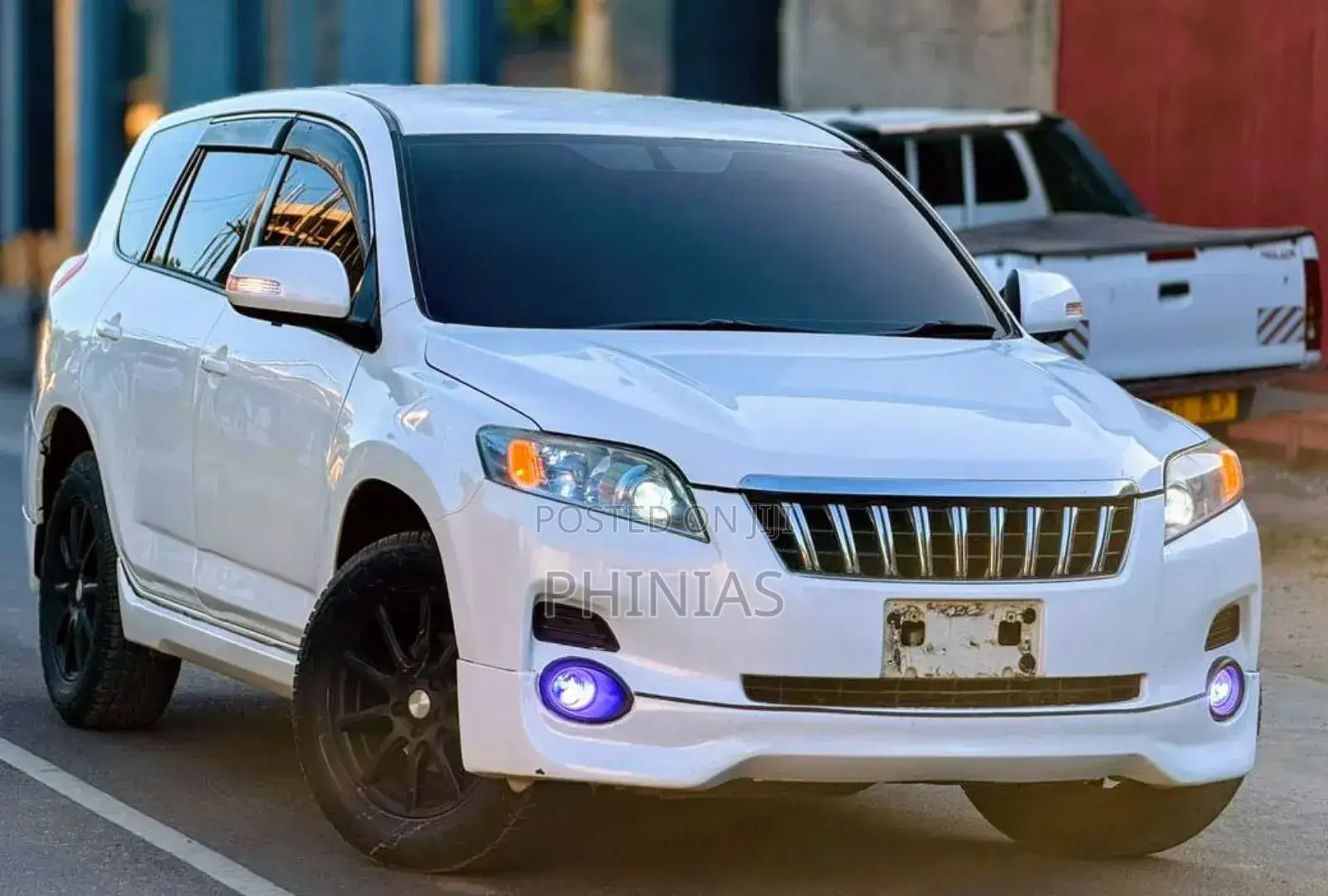 Toyota Vanguard 2010 White