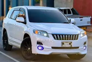 Toyota Vanguard 2010 White