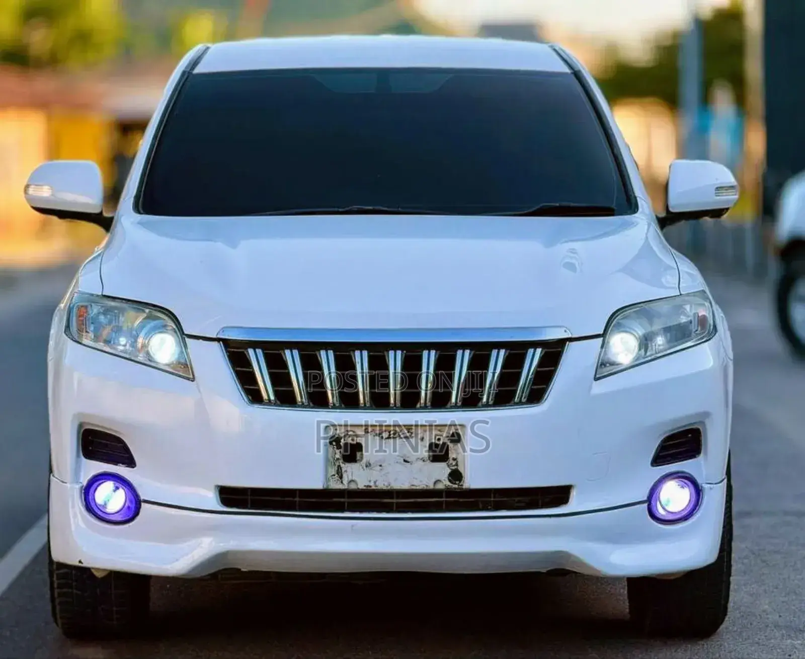 Toyota Vanguard 2010 White