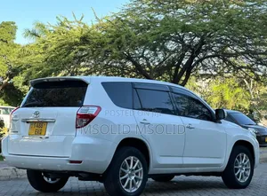 Toyota Vanguard 2009 White