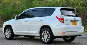Toyota Vanguard 2009 White